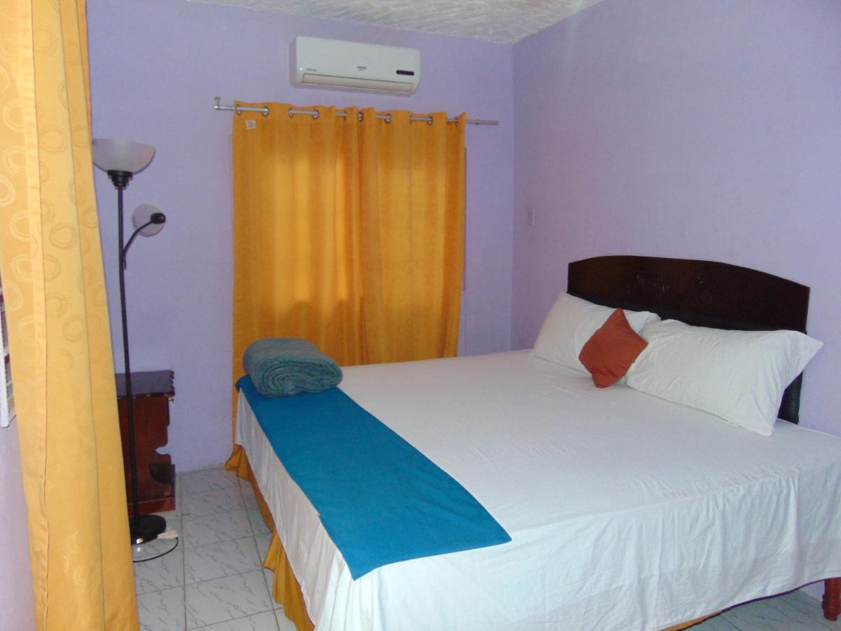 Tropical Court Hotel Montego Bay Zewnętrze zdjęcie