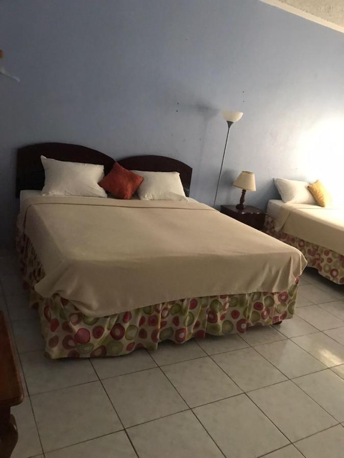 Tropical Court Hotel Montego Bay Zewnętrze zdjęcie