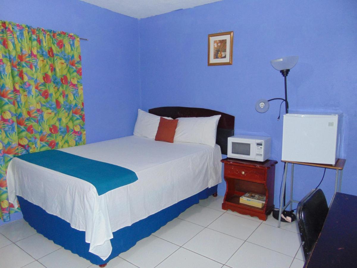 Tropical Court Hotel Montego Bay Zewnętrze zdjęcie