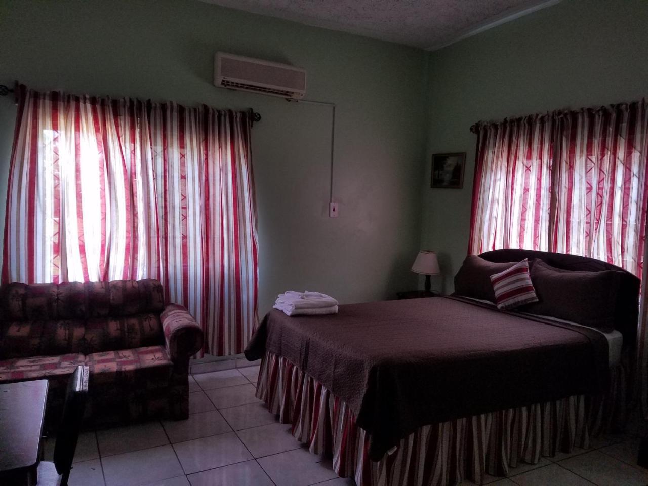 Tropical Court Hotel Montego Bay Zewnętrze zdjęcie