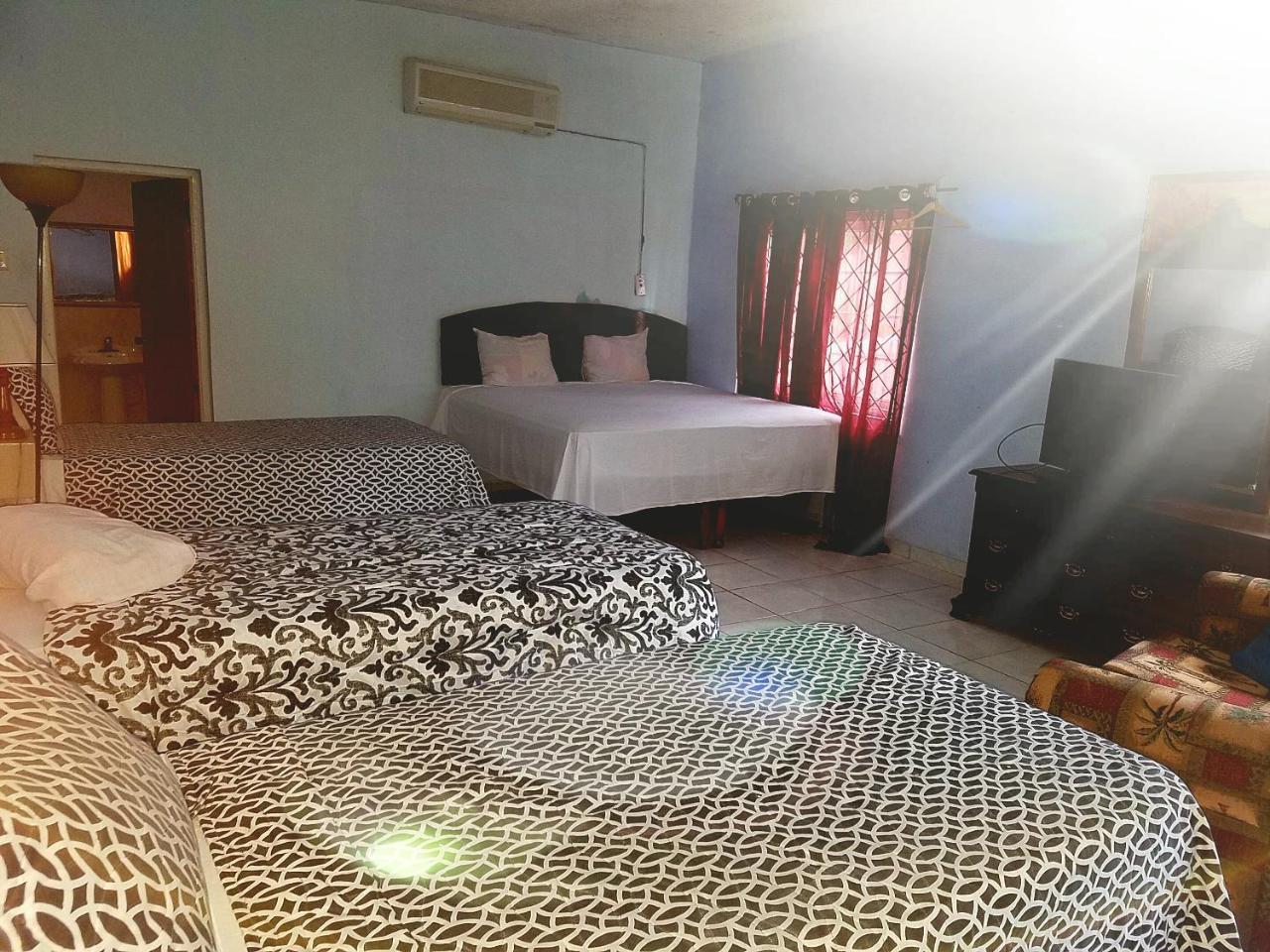 Tropical Court Hotel Montego Bay Zewnętrze zdjęcie