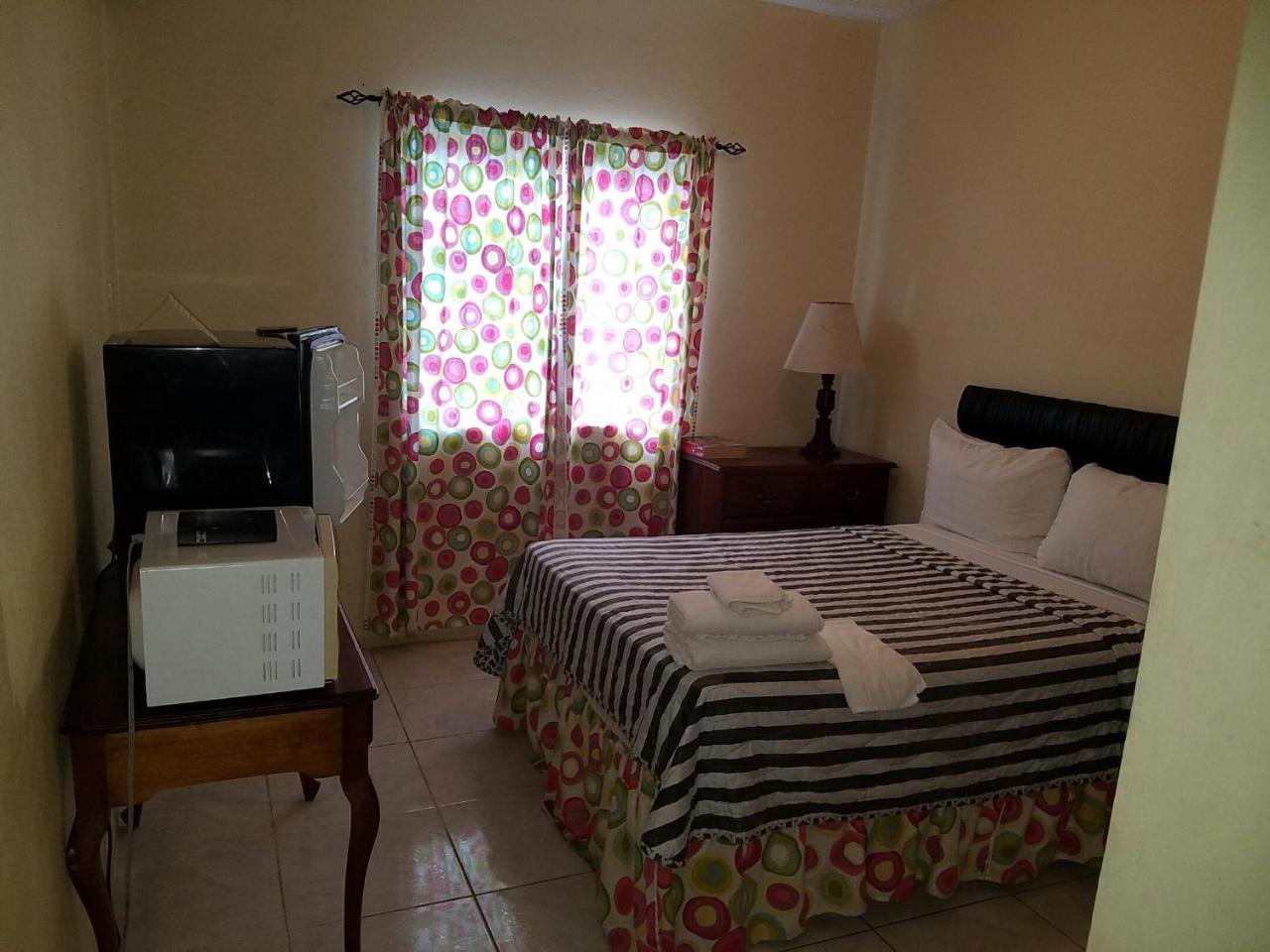 Tropical Court Hotel Montego Bay Zewnętrze zdjęcie