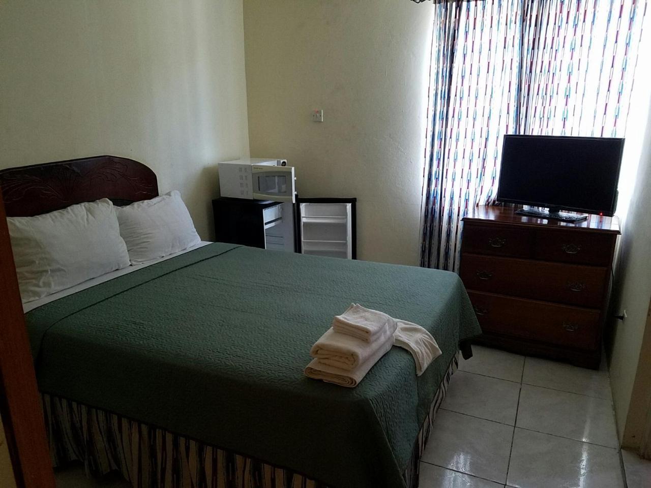 Tropical Court Hotel Montego Bay Zewnętrze zdjęcie