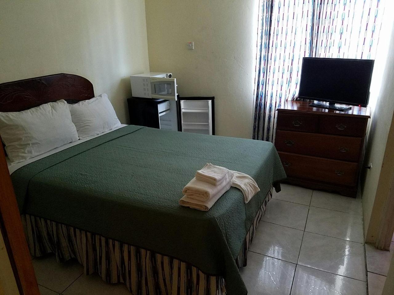 Tropical Court Hotel Montego Bay Zewnętrze zdjęcie